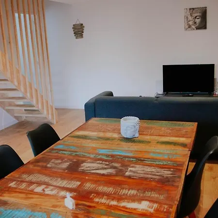 Διαμέρισμα La Roseraie - Comfortable 4 Bedroom For 6 *