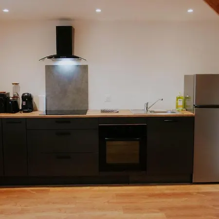 La Roseraie - Comfortable 4 Bedroom For 6 *