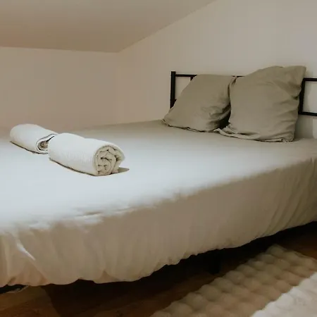 La Roseraie - Comfortable 4 Bedroom For 6 *